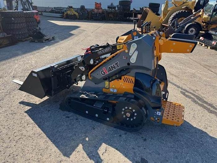 GiANT GS 950T - Minicargadora: foto 2 GiANT GS 950T - Minicargadora: foto 2