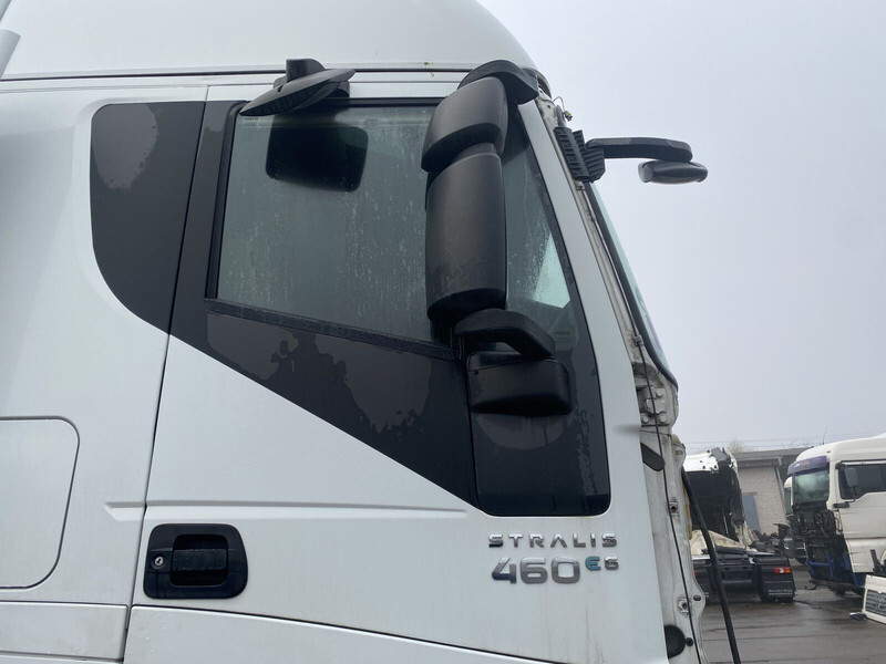 Iveco - Puerta y piezas para Camión: foto 1 Iveco - Puerta y piezas para Camión: foto 1
