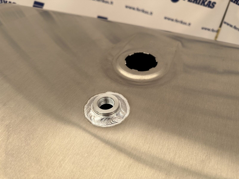 MAN 710 liters fuel tank - Depósito de combustible para Camión: foto 5 MAN 710 liters fuel tank - Depósito de combustible para Camión: foto 5