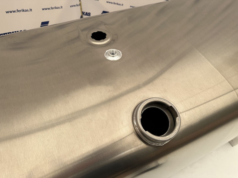 MAN 710 liters fuel tank - Depósito de combustible para Camión: foto 4 MAN 710 liters fuel tank - Depósito de combustible para Camión: foto 4