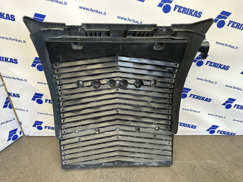 MAN NEW OEM rear right mudguard - Carrocería y exterior para Camión: foto 3 MAN NEW OEM rear right mudguard - Carrocería y exterior para Camión: foto 3