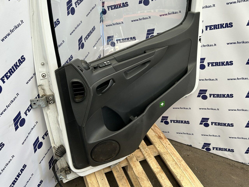 Mercedes-Benz Atego - Puerta y piezas para Camión: foto 5 Mercedes-Benz Atego - Puerta y piezas para Camión: foto 5