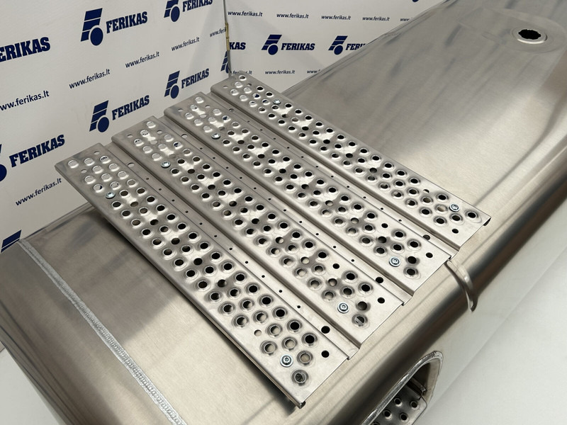 Depósito de combustible para Camión nuevo Mercedes-Benz Fuel tank 790L + 120L AdBlue: foto 7 Depósito de combustible para Camión nuevo Mercedes-Benz Fuel tank 790L + 120L AdBlue: foto 7