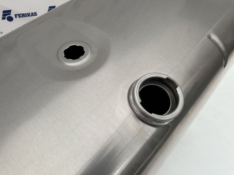 Mercedes-Benz aluminum fuel tank - Depósito de combustible para Camión: foto 4 Mercedes-Benz aluminum fuel tank - Depósito de combustible para Camión: foto 4