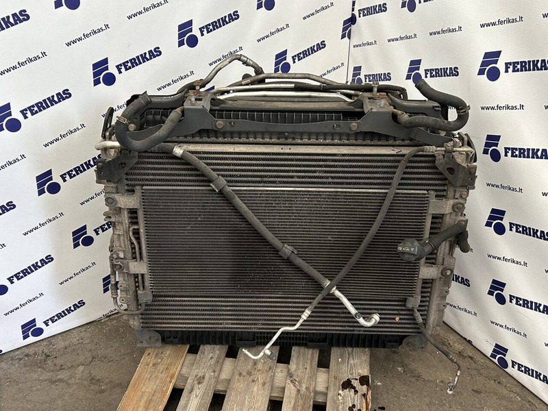 Mercedes-Benz radiators set - Radiador para Camión: foto 1 Mercedes-Benz radiators set - Radiador para Camión: foto 1