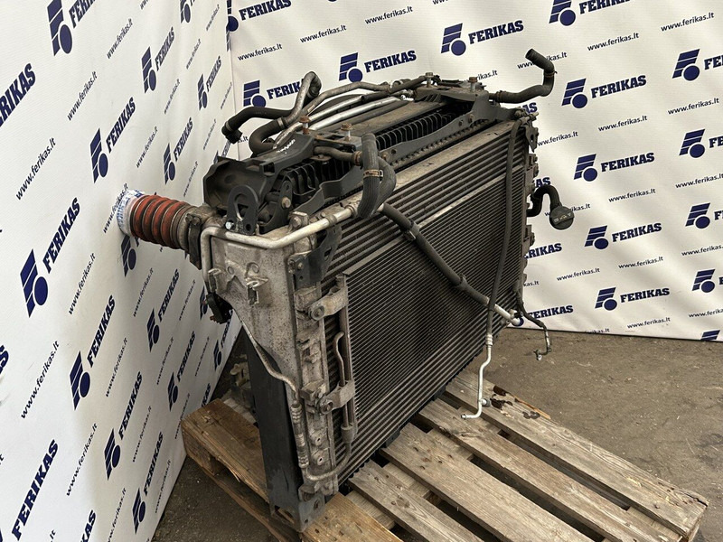 Mercedes-Benz radiators set - Radiador para Camión: foto 2 Mercedes-Benz radiators set - Radiador para Camión: foto 2