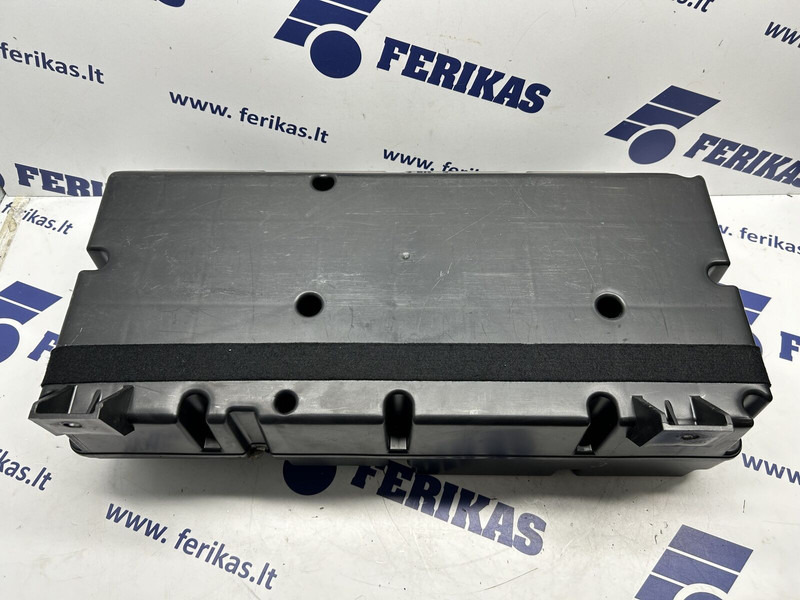 Mercedes-Benz subwoofer, speaker 24V - Cabina e interior para Camión: foto 3 Mercedes-Benz subwoofer, speaker 24V - Cabina e interior para Camión: foto 3