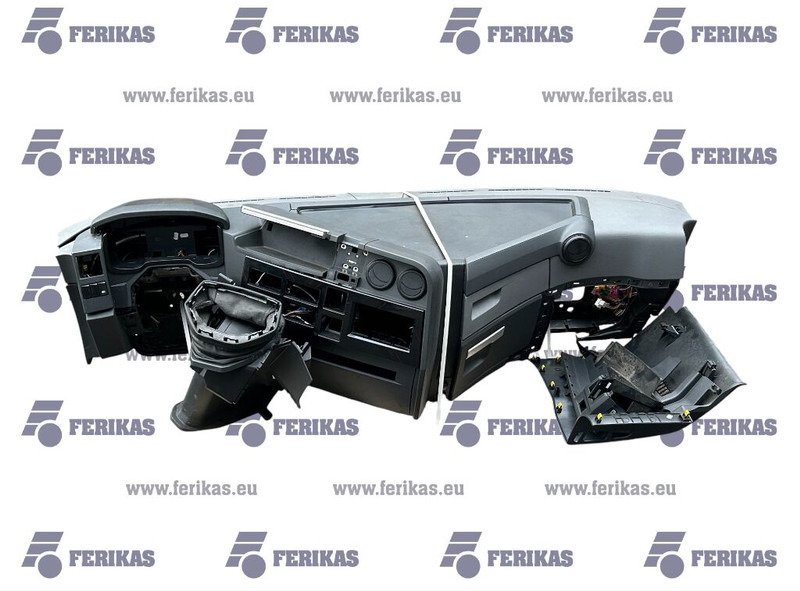 Renault complete dashboard - Parachoques para Camión: foto 1 Renault complete dashboard - Parachoques para Camión: foto 1