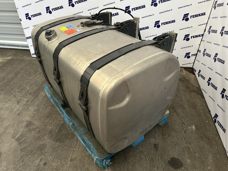 Scania 525L complete fuel tank with fuel optimiser brackets 700x725x124 - Depósito de combustible para Camión: foto 3 Scania 525L complete fuel tank with fuel optimiser brackets 700x725x124 - Depósito de combustible para Camión: foto 3