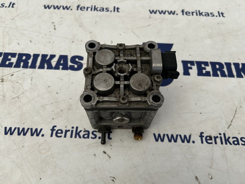 Scania OC13 valve block - Motor y piezas para Camión: foto 1 Scania OC13 valve block - Motor y piezas para Camión: foto 1