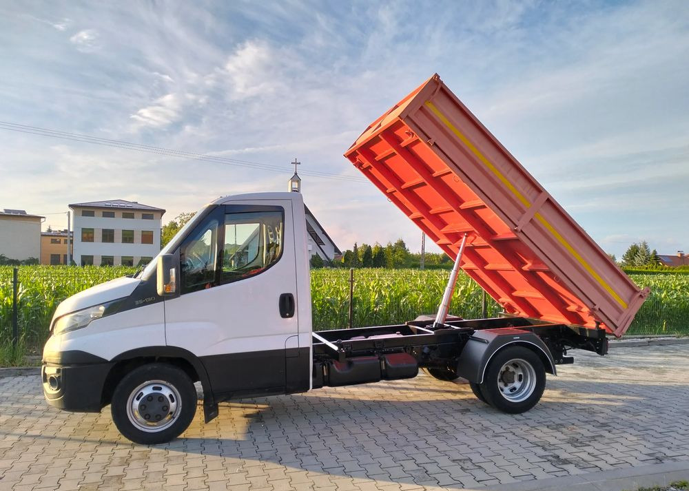 Iveco Daily 35C13 wywrotka wywrot kiper tipper wyklapac - Furgoneta basculante: foto 3 Iveco Daily 35C13 wywrotka wywrot kiper tipper wyklapac - Furgoneta basculante: foto 3