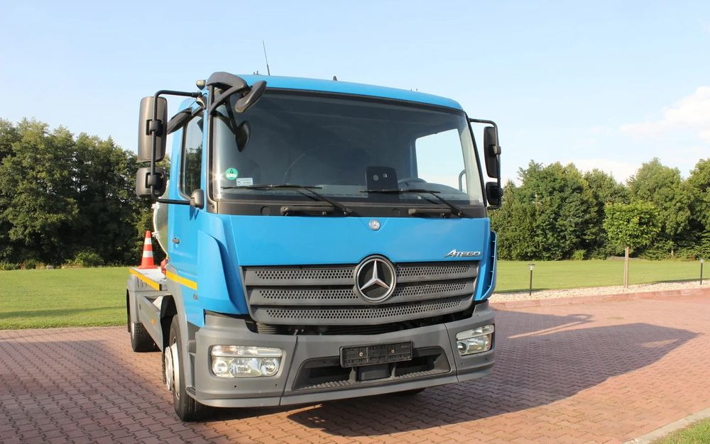 Mercedes-Benz ATEGO 13 18 EURO 6 BLUETEC 6 BECZKAASENIZACYJNA 7 200 LITRÓW - Camión cisterna: foto 3 Mercedes-Benz ATEGO 13 18 EURO 6 BLUETEC 6 BECZKAASENIZACYJNA 7 200 LITRÓW - Camión cisterna: foto 3
