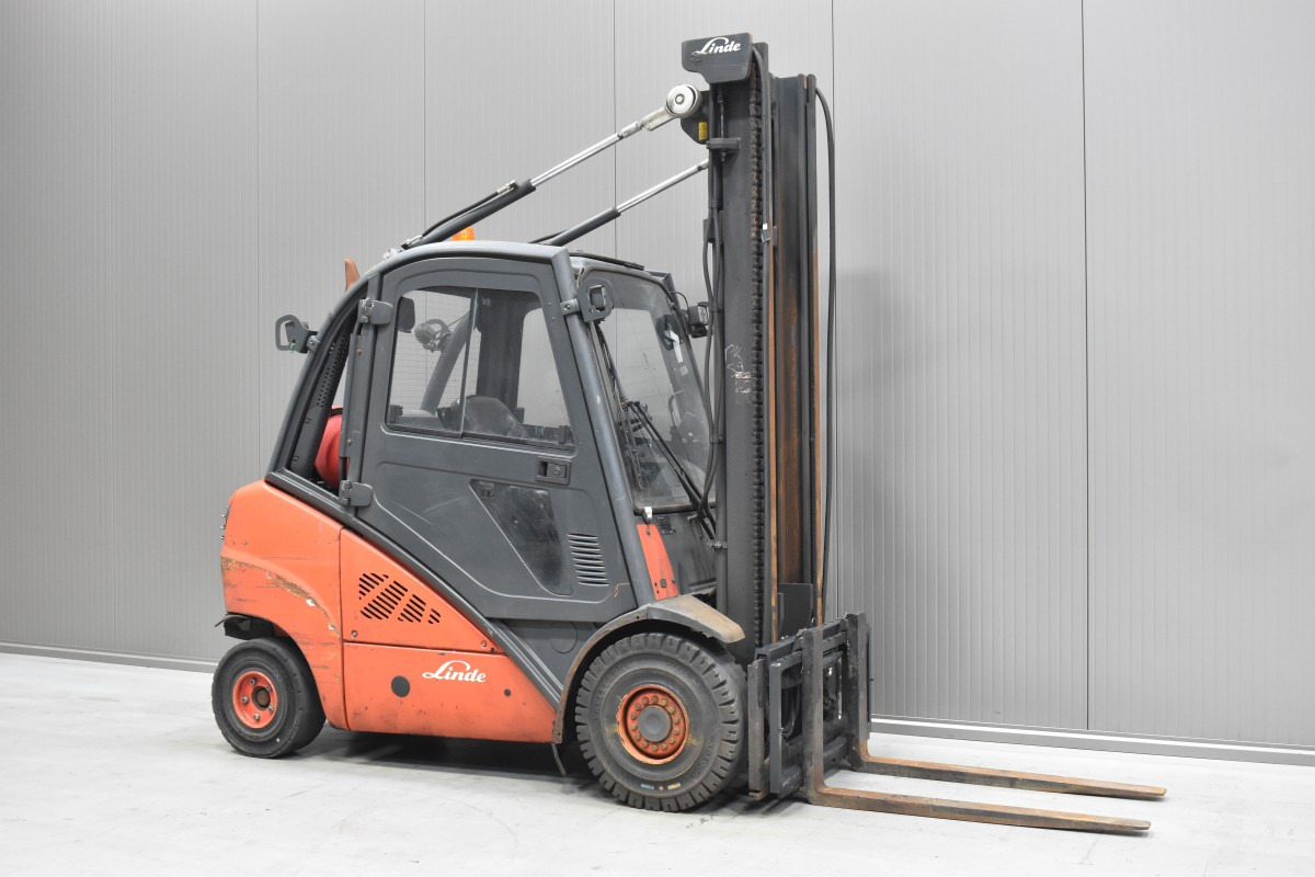 Carretilla elevadora de gas LINDE H 30 T-01: foto 1