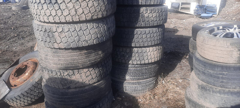 Michelin 295*80R22.5 255*70 \ 275*70* 265\70R19.5 - Neumático para Camión: foto 1 Michelin 295*80R22.5 255*70 \ 275*70* 265\70R19.5 - Neumático para Camión: foto 1