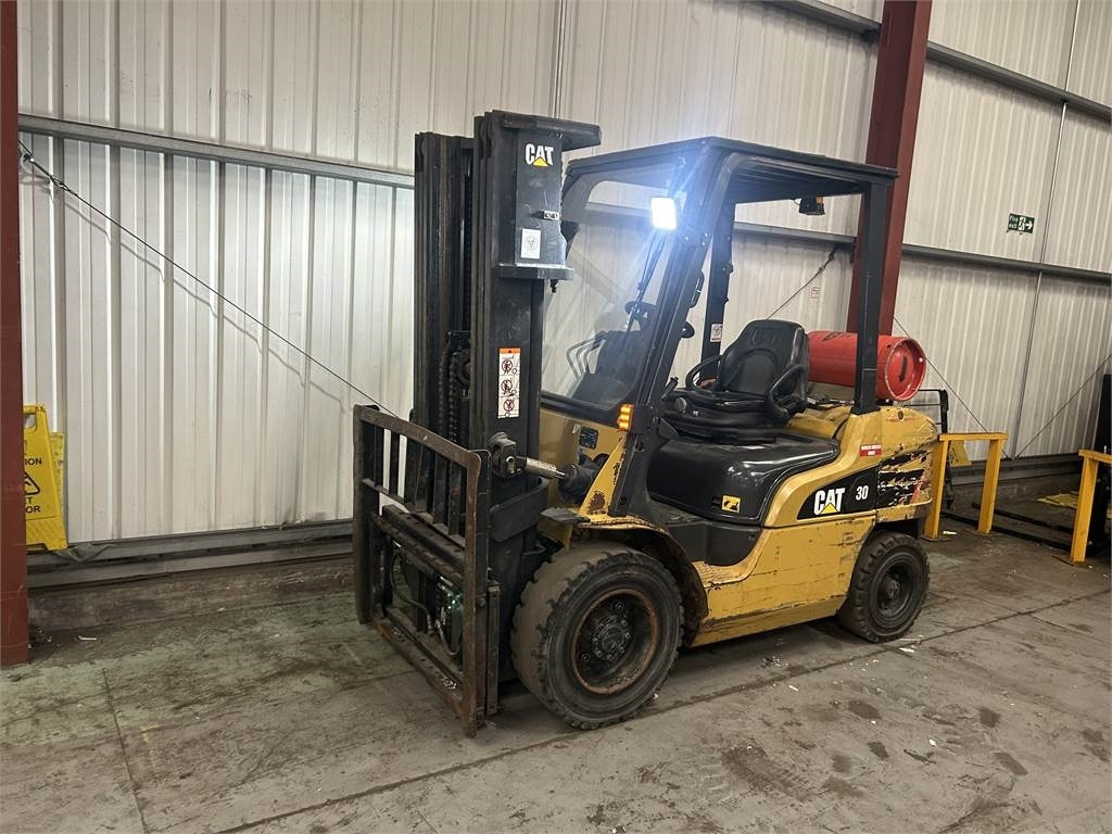 CAT GP30NT - Carretilla elevadora de gas: foto 2 CAT GP30NT - Carretilla elevadora de gas: foto 2