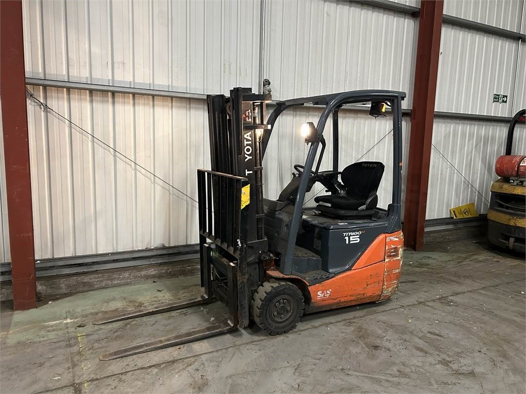 Toyota 8FBE15T - Carretilla elevadora eléctrica: foto 2 Toyota 8FBE15T - Carretilla elevadora eléctrica: foto 2