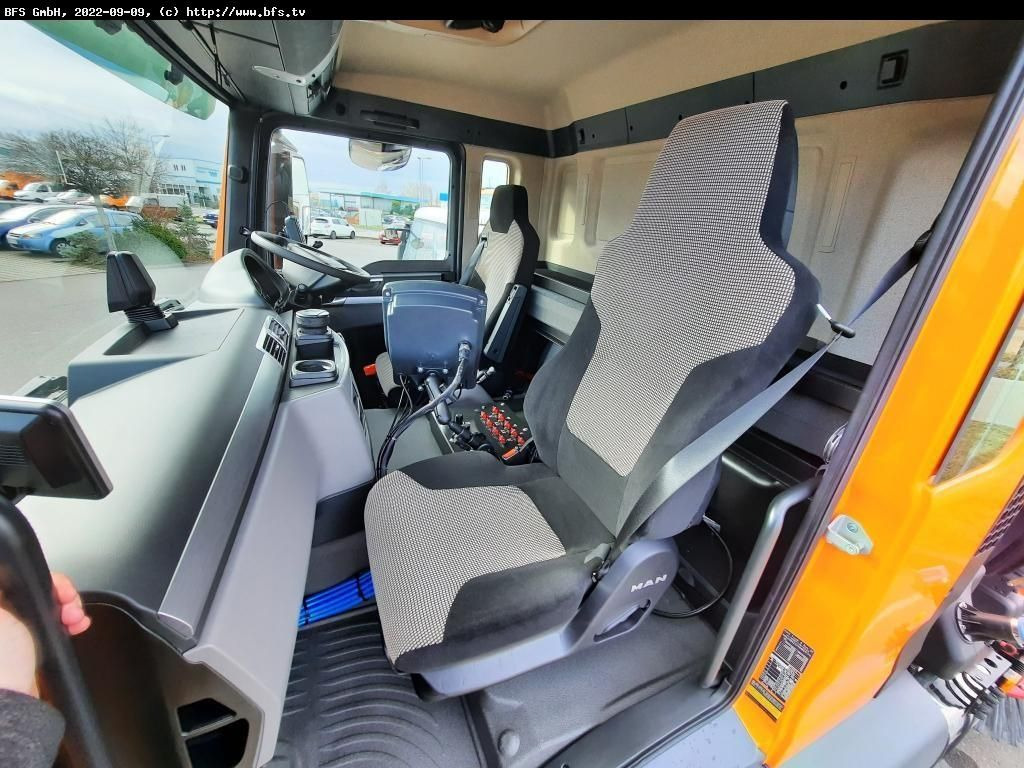 MAN TGS 18.420 4X2 BL Bucher OF 8000 TWIN beidseitig - Barredora vial: foto 4 MAN TGS 18.420 4X2 BL Bucher OF 8000 TWIN beidseitig - Barredora vial: foto 4