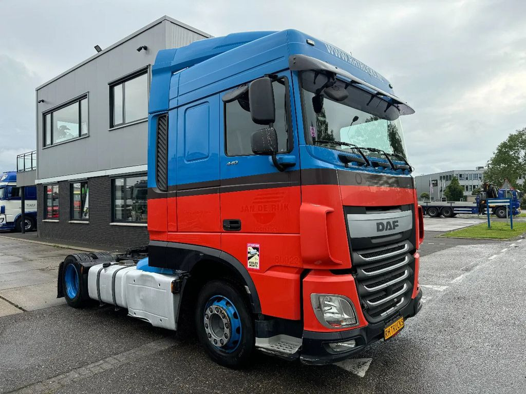 DAF XF 440 4X2 EURO 6 MEGA LOW DECK - Cabeza tractora: foto 3 DAF XF 440 4X2 EURO 6 MEGA LOW DECK - Cabeza tractora: foto 3
