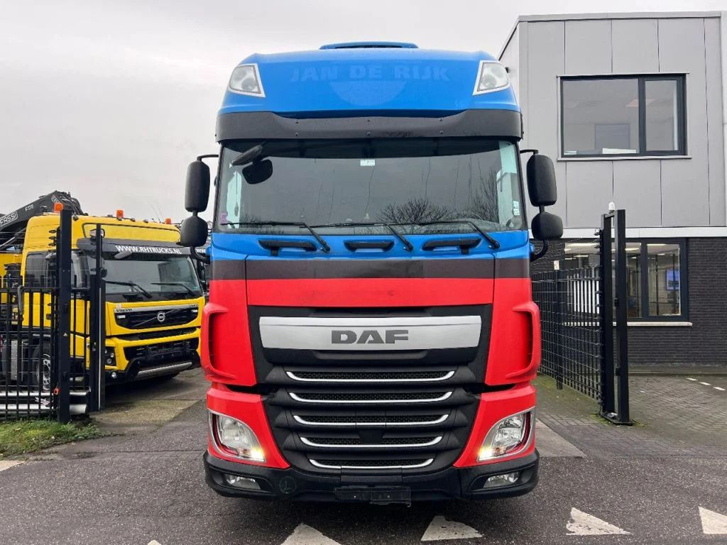 DAF XF 440 4X2 MEGA 678.649km - Cabeza tractora: foto 2 DAF XF 440 4X2 MEGA 678.649km - Cabeza tractora: foto 2