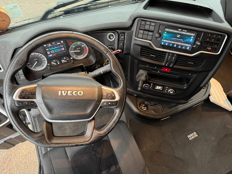 Cabeza tractora Iveco S-WAY 460 4X2 EURO 6 SKIRTS DOUBLE TANK: foto 11 Cabeza tractora Iveco S-WAY 460 4X2 EURO 6 SKIRTS DOUBLE TANK: foto 11