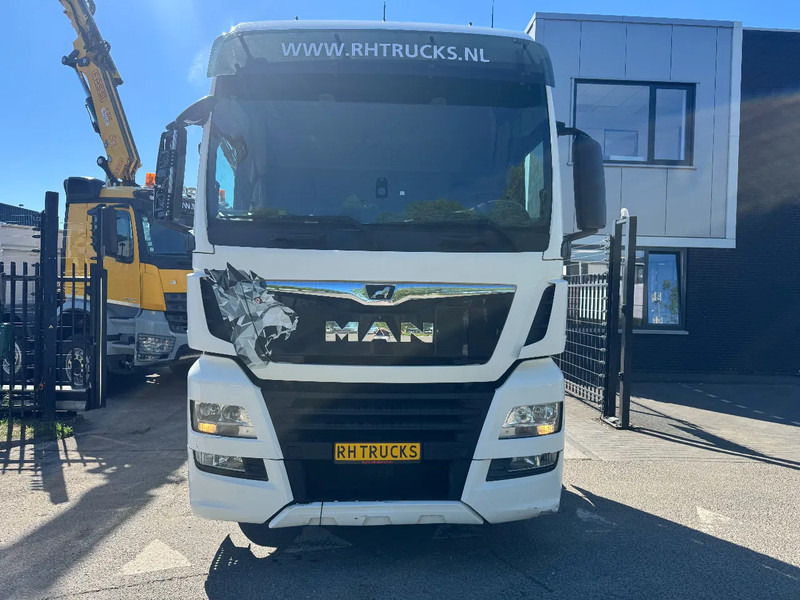 MAN TGX 26.460 6X2 EURO 6 + RETARDER - ONLY 643.422 KM - Cabeza tractora: foto 3 MAN TGX 26.460 6X2 EURO 6 + RETARDER - ONLY 643.422 KM - Cabeza tractora: foto 3
