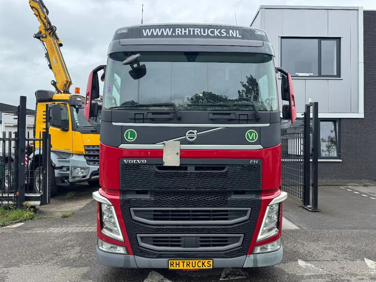 Volvo FH 420 4X2 - EURO 6 + LOW DECK - Cabeza tractora: foto 2 Volvo FH 420 4X2 - EURO 6 + LOW DECK - Cabeza tractora: foto 2