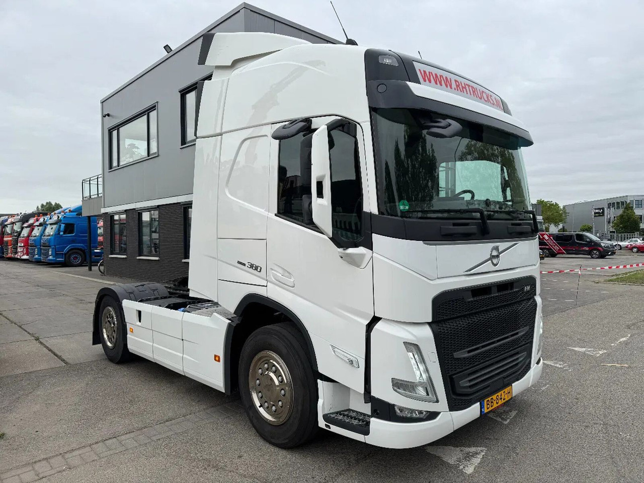 Volvo FM 380 4X2 EURO 6 NEW FACE SKIRTS AIRCO SPOILERS - Cabeza tractora: foto 3 Volvo FM 380 4X2 EURO 6 NEW FACE SKIRTS AIRCO SPOILERS - Cabeza tractora: foto 3