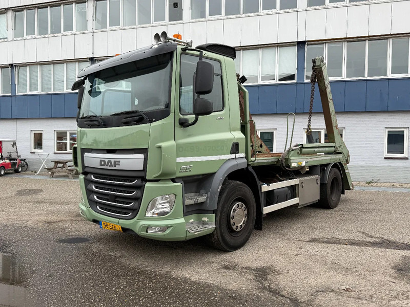 DAF CF 290 4X2 EURO 6 + MULTILIFT SKIPLOADER (HIAB) - Camión portacontenedor de cadenas: foto 2 DAF CF 290 4X2 EURO 6 + MULTILIFT SKIPLOADER (HIAB) - Camión portacontenedor de cadenas: foto 2