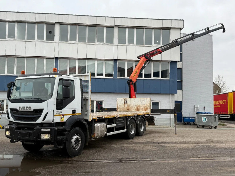 Iveco Trakker 360 6X4 EURO 6 + PALFINGER PK20001K + REMOTE CONTROL - Camión grúa: foto 2 Iveco Trakker 360 6X4 EURO 6 + PALFINGER PK20001K + REMOTE CONTROL - Camión grúa: foto 2