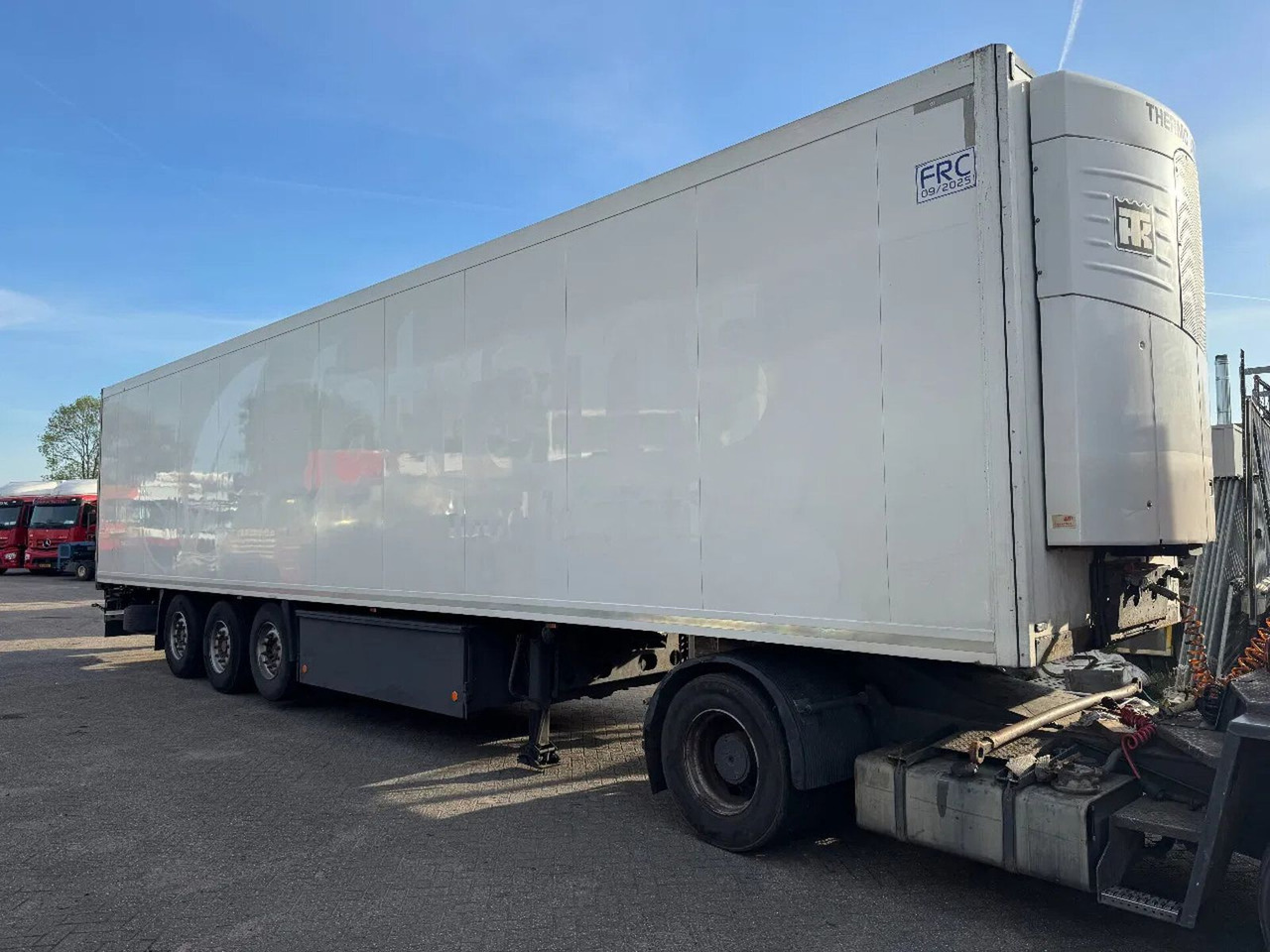 Krone SD THEMO KING SLX 300 3X SAF AXLE - Semirremolque frigorífico: foto 1 Krone SD THEMO KING SLX 300 3X SAF AXLE - Semirremolque frigorífico: foto 1