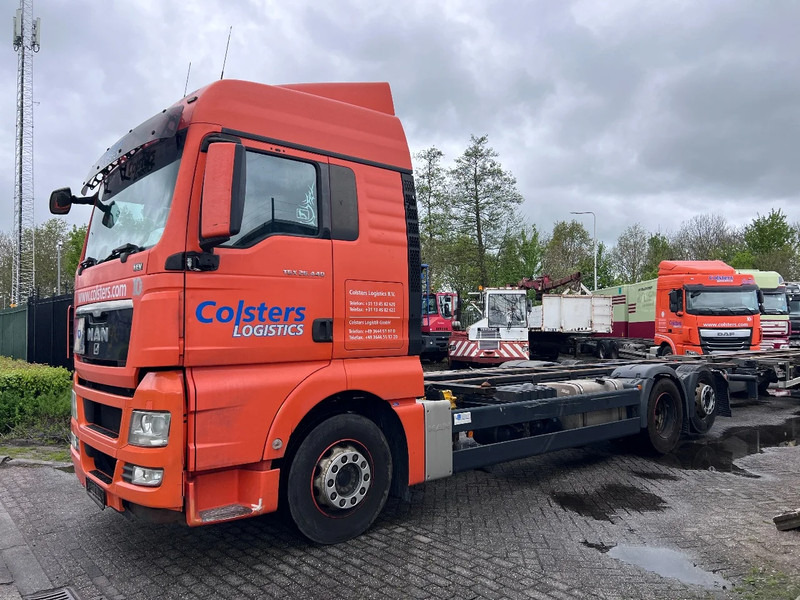 MAN TGX 26.440 XLX 6X2 EURO 5 - BDF CHASSIS + RETARDER - Camión portacontenedore/ Intercambiable: foto 1 MAN TGX 26.440 XLX 6X2 EURO 5 - BDF CHASSIS + RETARDER - Camión portacontenedore/ Intercambiable: foto 1