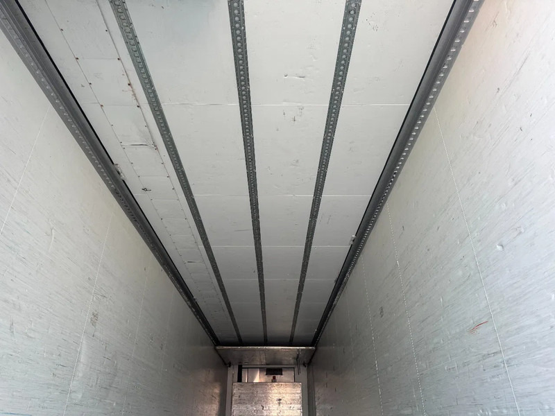 Arrendamiento de Schmitz Cargobull SKO 24 + THERMO KING SPECTRUM + 3X SAF AXLE Schmitz Cargobull SKO 24 + THERMO KING SPECTRUM + 3X SAF AXLE: foto 14 Arrendamiento de Schmitz Cargobull SKO 24 + THERMO KING SPECTRUM + 3X SAF AXLE Schmitz Cargobull SKO 24 + THERMO KING SPECTRUM + 3X SAF AXLE: foto 14