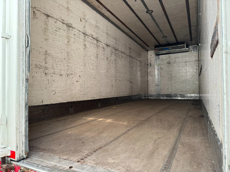 Arrendamiento de Volvo FH 12.420 6X2 - EURO 3 + HANGER NETAM-FRUEHAUF + THERMOKING + DHOLLANDIA LIFT Volvo FH 12.420 6X2 - EURO 3 + HANGER NETAM-FRUEHAUF + THERMOKING + DHOLLANDIA LIFT: foto 6