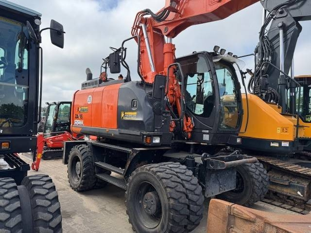 Hitachi ZX 170 W - Excavadora de ruedas: foto 1 Hitachi ZX 170 W - Excavadora de ruedas: foto 1