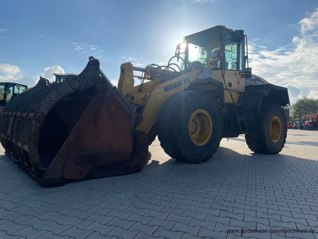 Komatsu WA 320 mit Greifschaufel + Schnellwechsler - Cargadora de ruedas: foto 3 Komatsu WA 320 mit Greifschaufel + Schnellwechsler - Cargadora de ruedas: foto 3