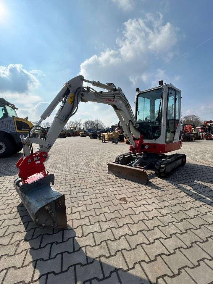 Takeuchi TB 225 - Miniexcavadora: foto 3 Takeuchi TB 225 - Miniexcavadora: foto 3