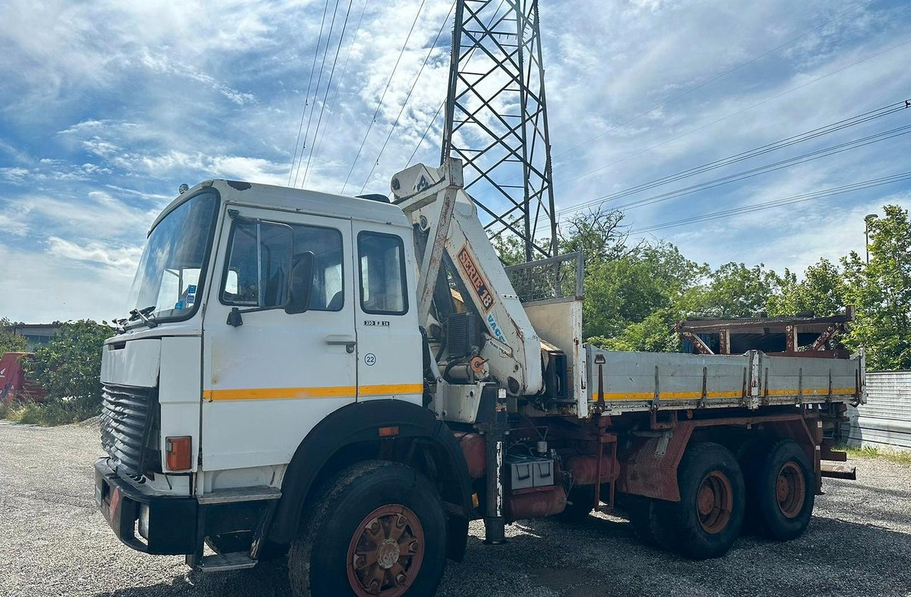 Iveco 330 26 con gru - Camión caja abierta, Camión grúa: foto 2 Iveco 330 26 con gru - Camión caja abierta, Camión grúa: foto 2