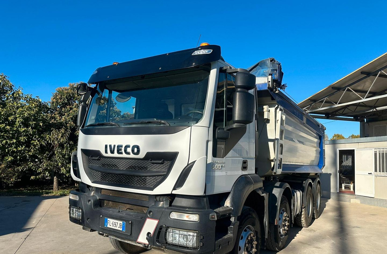 Iveco Trakker 500 anno 2020 - Camión volquete: foto 2 Iveco Trakker 500 anno 2020 - Camión volquete: foto 2