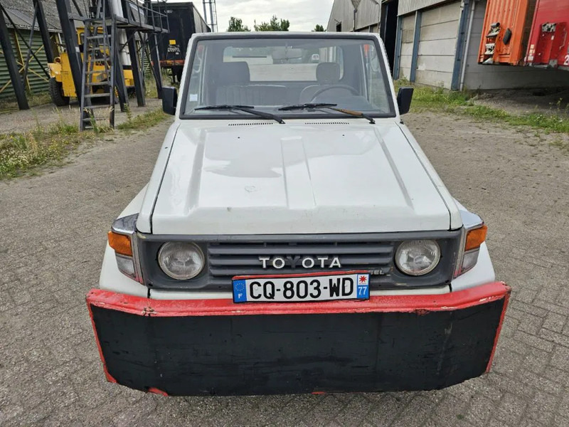 Toyota Land Cruiser LB71MOD - Furgoneta: foto 2 Toyota Land Cruiser LB71MOD - Furgoneta: foto 2
