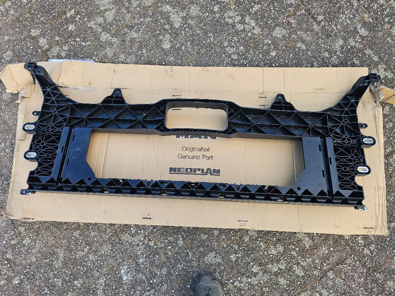 MAN TGM - Bumpersteun midden - 81.41610-5742 - Recambio para Camión: foto 2 MAN TGM - Bumpersteun midden - 81.41610-5742 - Recambio para Camión: foto 2