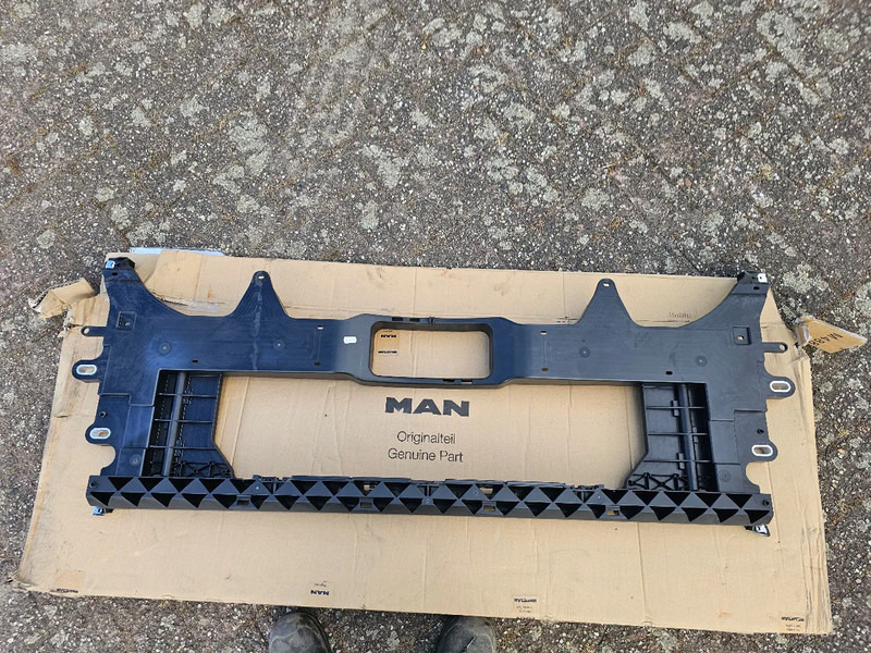 MAN TGM - Bumpersteun midden - 81.41610-5742 - Recambio para Camión: foto 1 MAN TGM - Bumpersteun midden - 81.41610-5742 - Recambio para Camión: foto 1