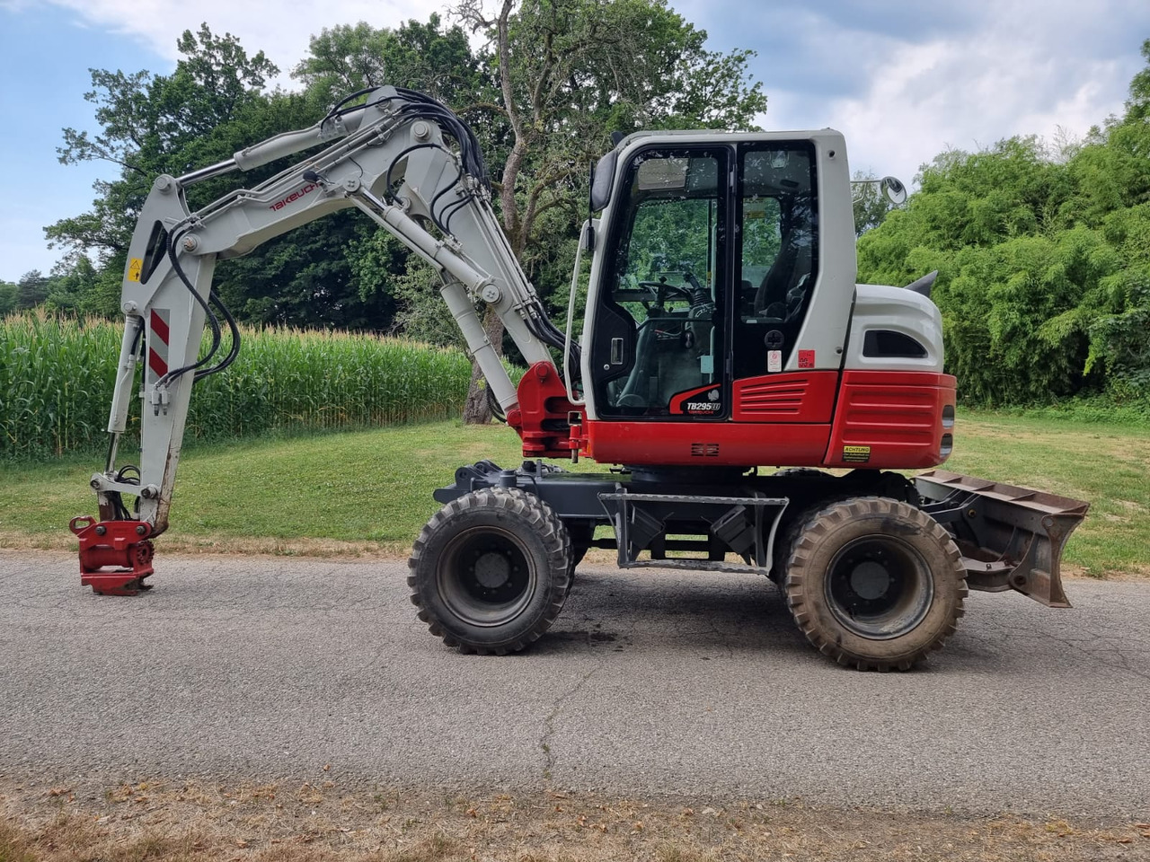 Takeuchi TB 295 W - Excavadora de ruedas: foto 1 Takeuchi TB 295 W - Excavadora de ruedas: foto 1