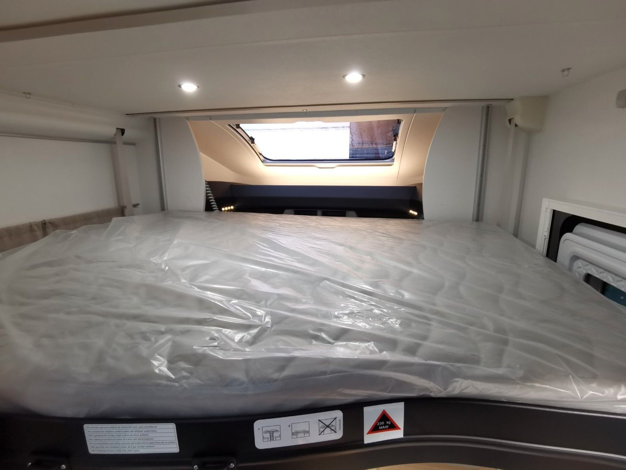 Arrendamiento de  Chausson 627 TITANIUM / - 2026 - / EINZELBETTEN / 4.1T. Chausson 627 TITANIUM / - 2026 - / EINZELBETTEN / 4.1T.: foto 22