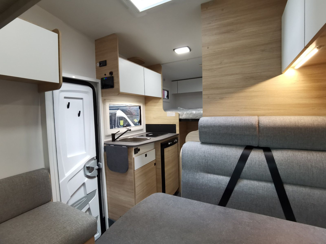 Autocaravana capuchina Chausson C 514 FIRST LINE /140PS / ZUBEHÖR- PAKET / 5.99M: foto 13