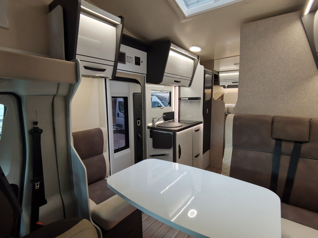 Autocaravana capuchina Forster A 699 EB / -MODELL 2025- / 140 PS / EINZELBETTEN: foto 12