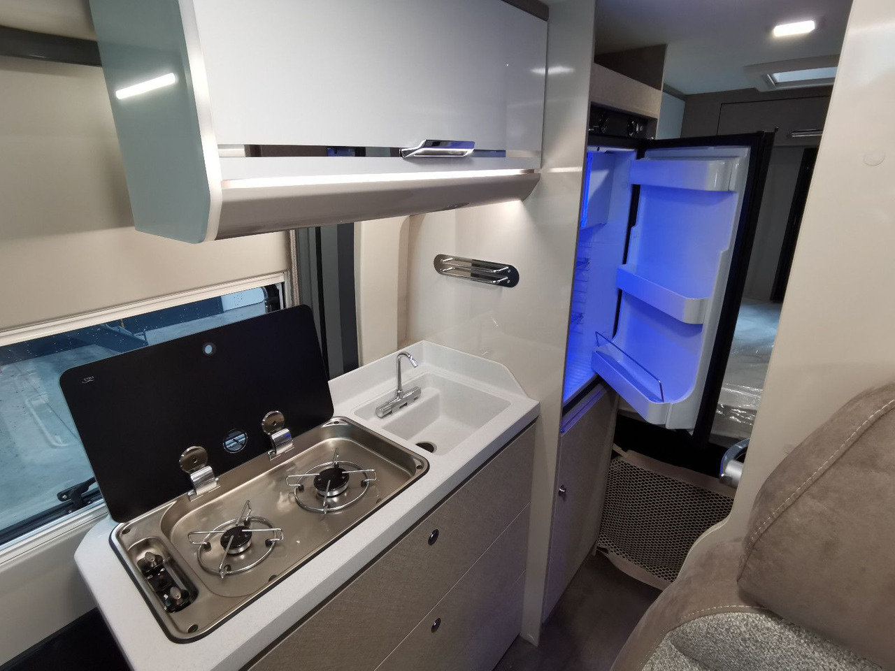 Cámper Karmann DAVIS 590 LIFESTYLE / 140PS / SKY-ROOF & ALU: foto 15