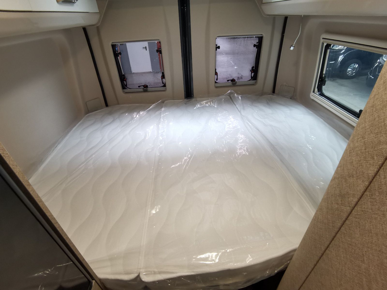 Cámper Karmann DAVIS 590 LIFESTYLE / 140PS / SKY-ROOF & ALU: foto 16