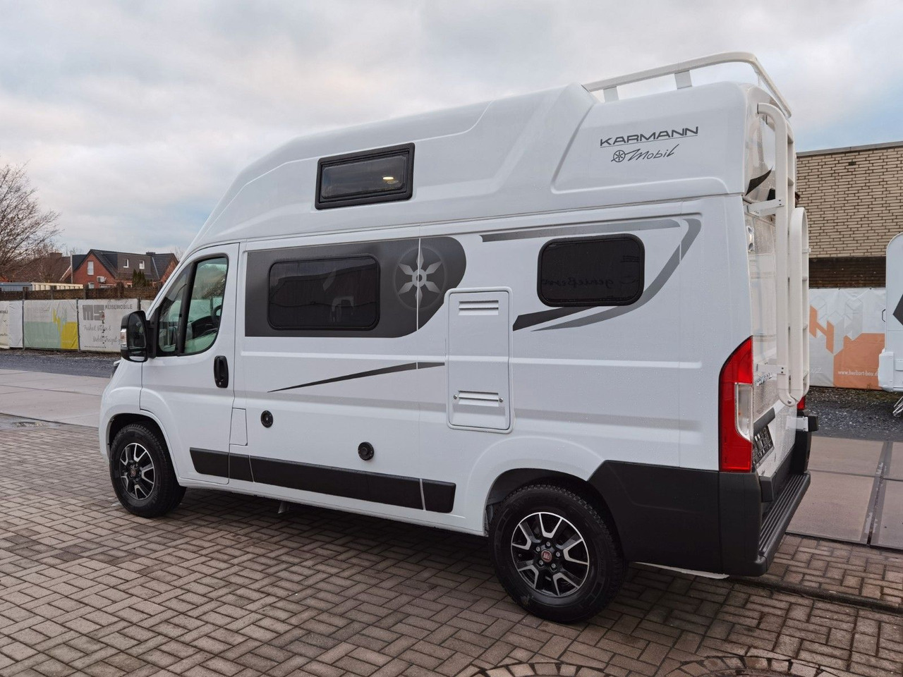 Karmann DEXTER 550 / 140PS / CONCEPT - PAKET & HUBBETT Karmann DEXTER 550 / 140PS / CONCEPT - PAKET & HUBBETT - Cámper: foto 5 Karmann DEXTER 550 / 140PS / CONCEPT - PAKET & HUBBETT Karmann DEXTER 550 / 140PS / CONCEPT - PAKET & HUBBETT - Cámper: foto 5