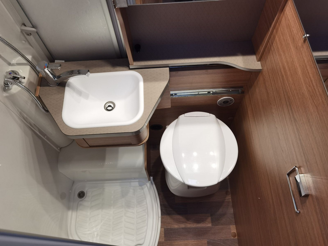 Arrendamiento de  Weinsberg CARACOMPACT 600 MEG EDITION PEPPER / MODELL 2025 Weinsberg CARACOMPACT 600 MEG EDITION PEPPER / MODELL 2025: foto 21