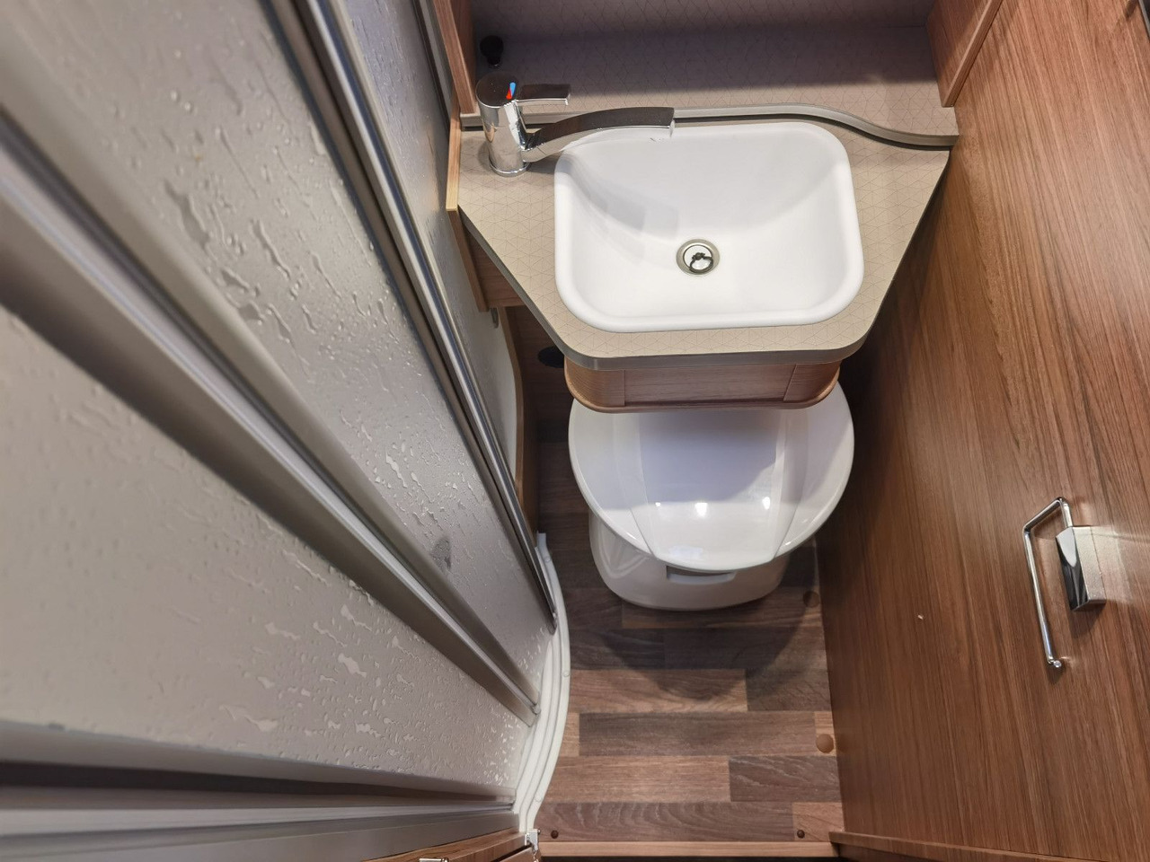 Arrendamiento de  Weinsberg CARACOMPACT 600 MEG EDITION PEPPER / MODELL 2025 Weinsberg CARACOMPACT 600 MEG EDITION PEPPER / MODELL 2025: foto 19